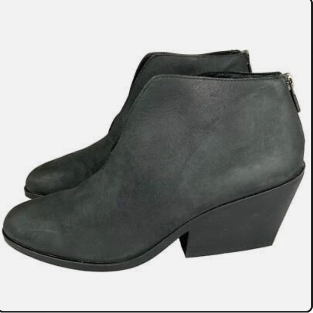 Eileen Fisher Nelson Nubuck leather split shaft ankle booties size 8 1/2